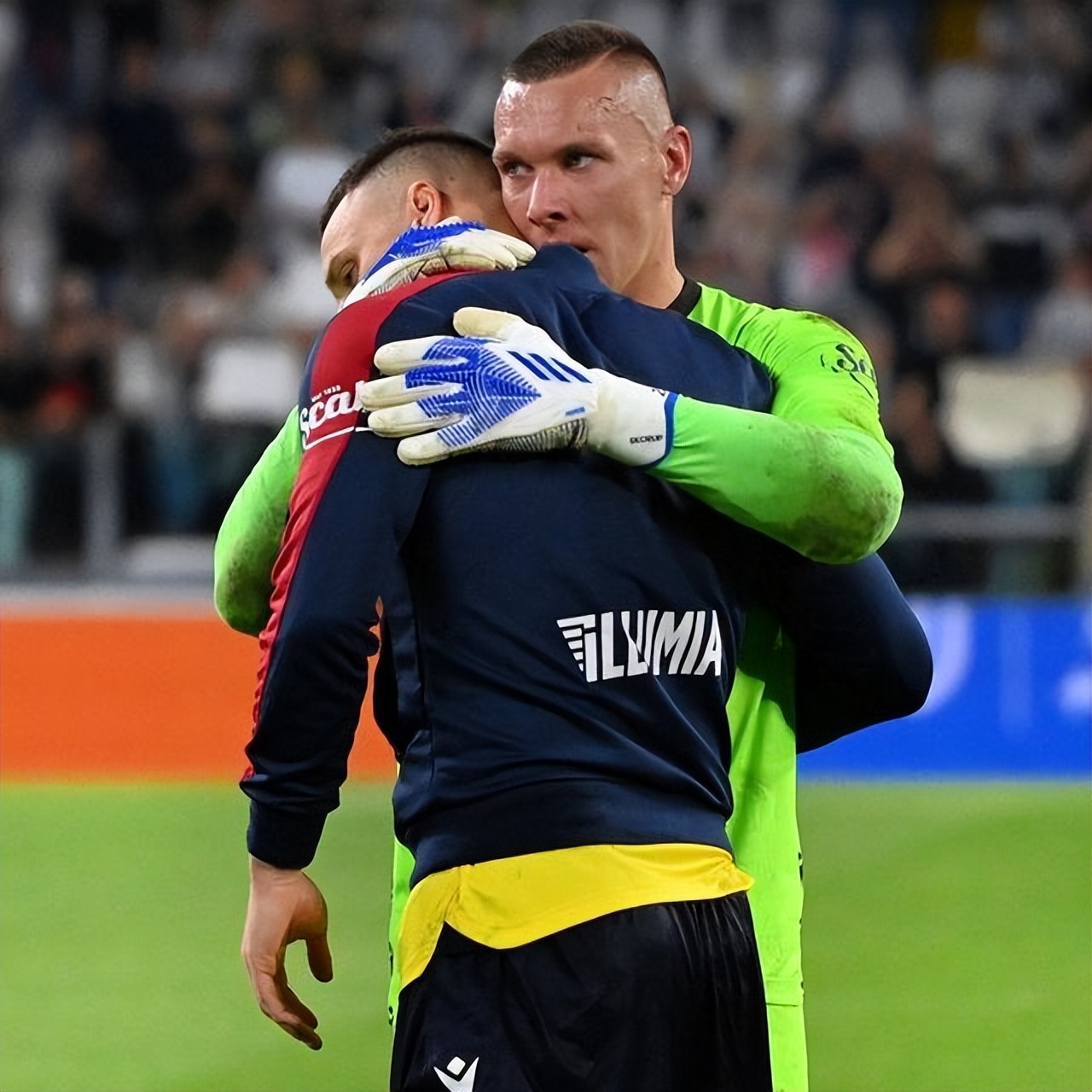 讲述他在各 讲述他在各