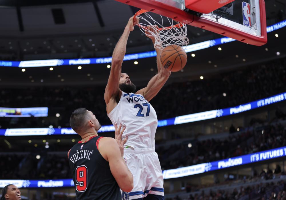 一名越南女 一名越南女